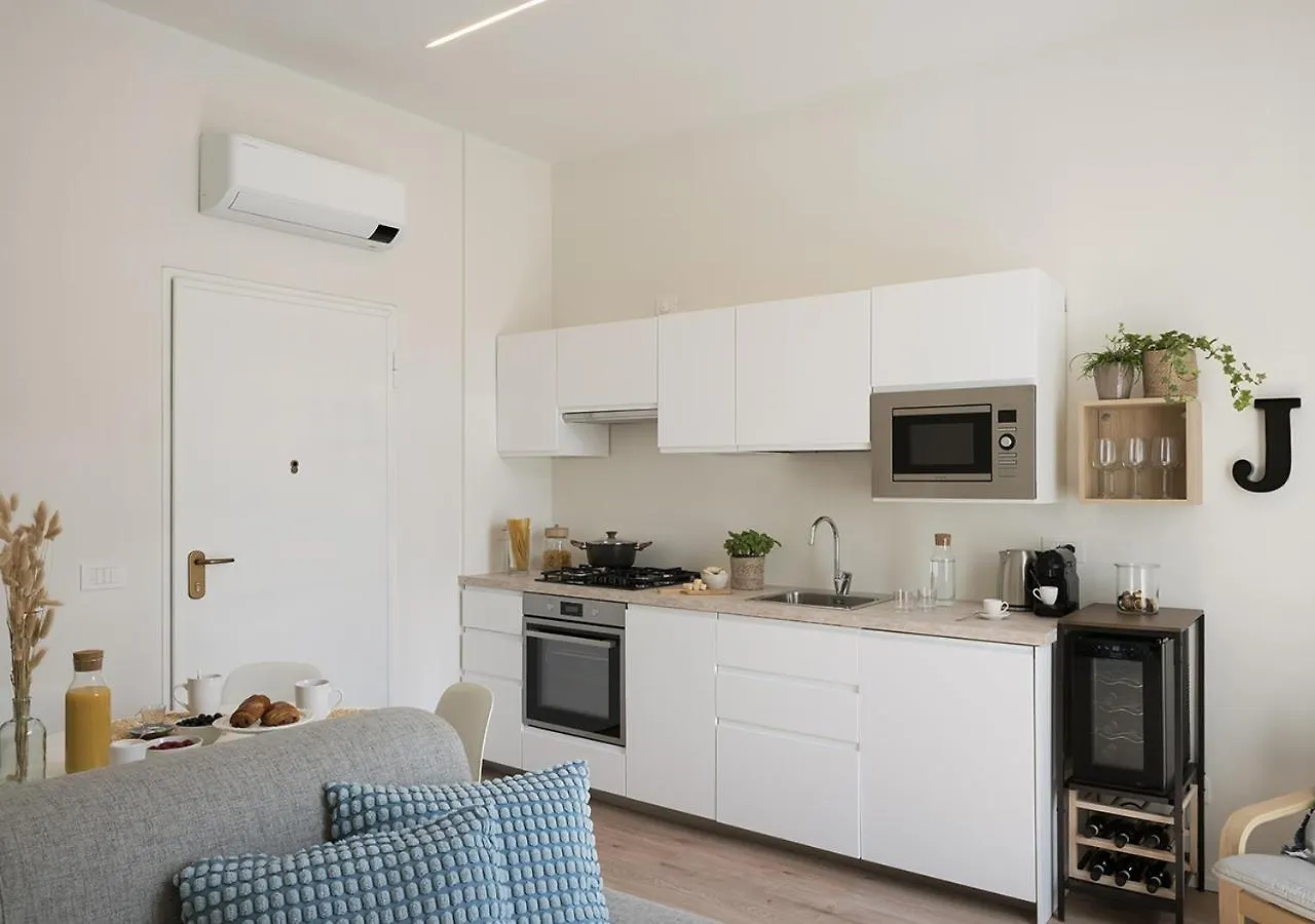 Exclusive Blue Apartment - City Center - Como - Near Station